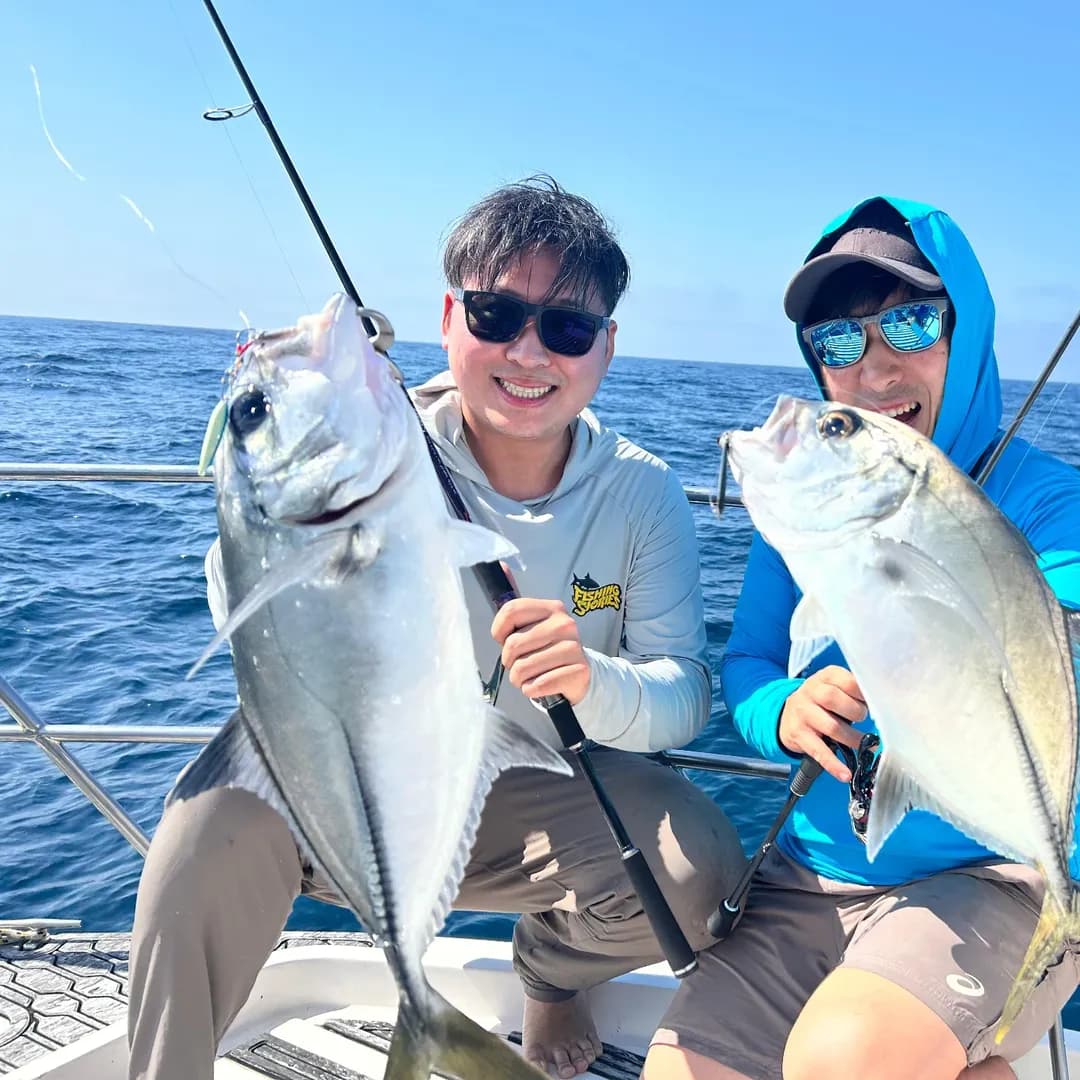 Dupla de pescadores com belas capturas